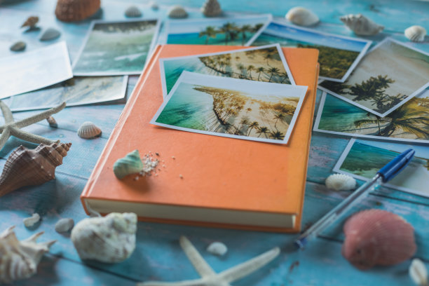 热带明信片，带有回忆的记事本，贝壳和海星图片下载