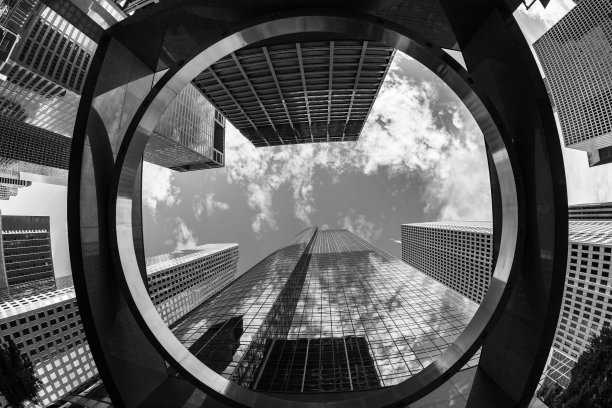 市中心的摩天大楼图片下载