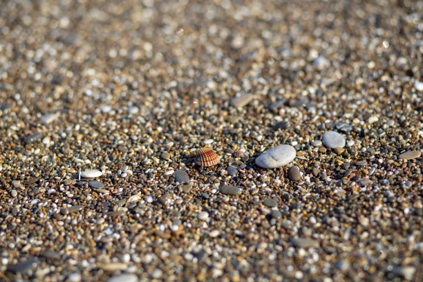 安塔利亚海边的小海浪和小沙粒图片下载