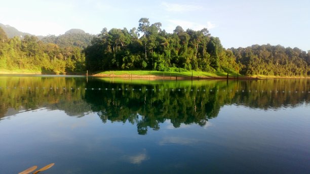 泰国湖上的一个宁静的早晨图片下载