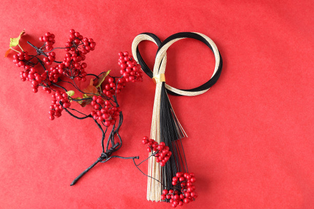 日本的新年形象——瑞穗花环和红浆果图片下载