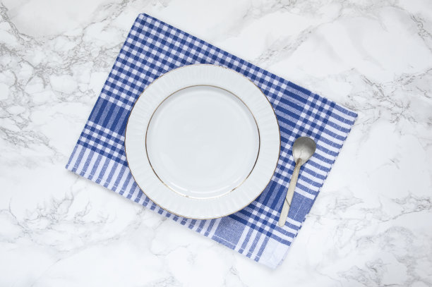 空盘子和餐巾图片下载