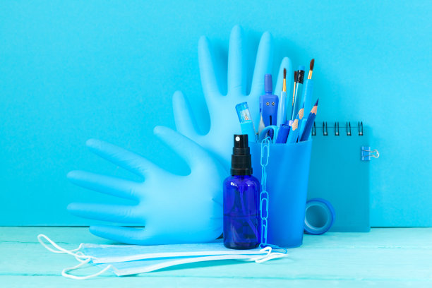 学校文具用品和医用口罩、手套、洗手液供回校使用图片下载