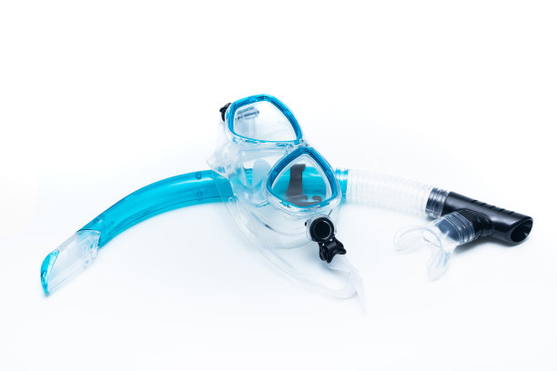 蓝色潜水面罩和通气管孤立在白色背景。图片下载