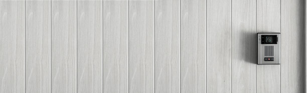 全景白木墙与视频门电话与复印空间，智能家居设备图片下载