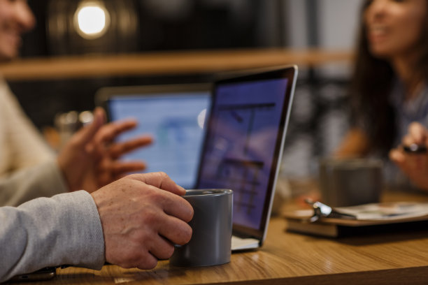 咖啡和工作总是相辅相成的图片下载