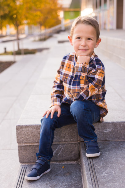 小男孩的肖像图片下载