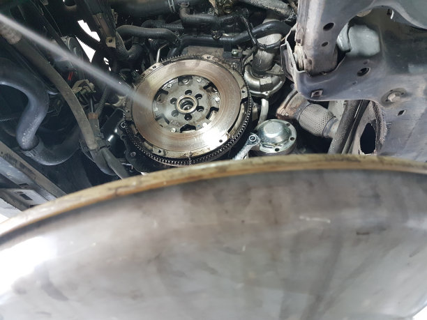 盘片盘的汽车上的服务，维修新的图片下载