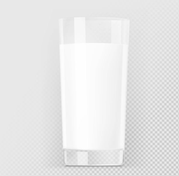 逼真的透明牛奶杯。图片下载
