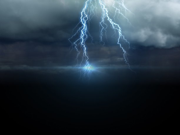 戏剧性的闪电天空图片下载