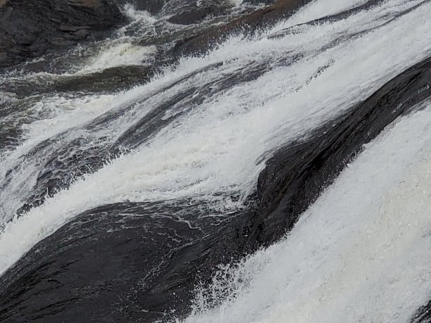 中乔治亚河急流图片下载