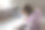专注认真的少女阅读课本，在家学习图片下载