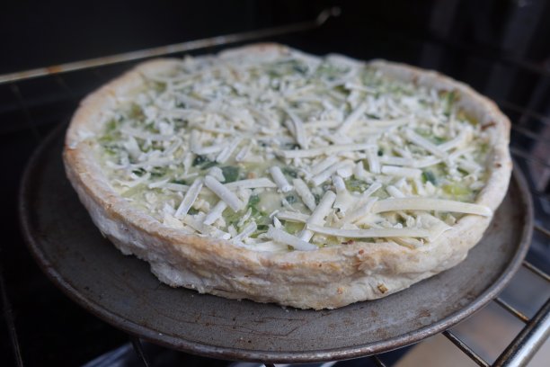 烤前冷冻韭菜芝士派图片下载