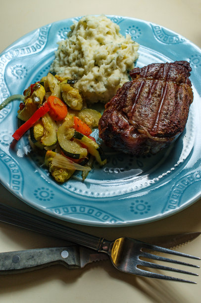 菲力牛排晚餐图片下载