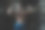 严肃的健身者戴着护目镜站在健身房图片下载