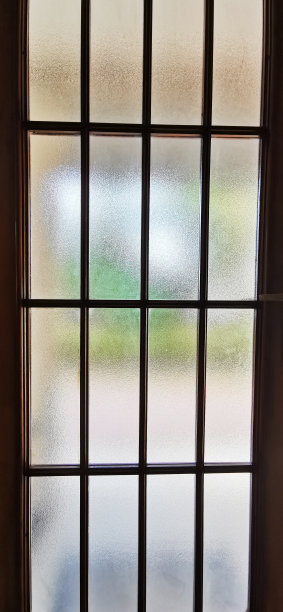 木门与哑光玻璃插入为背景图片下载