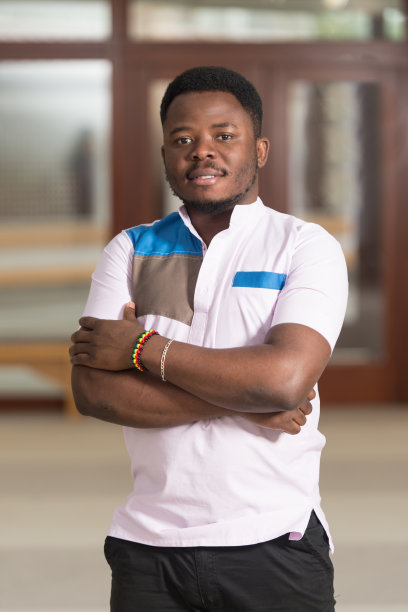 一个非洲黑人在清真寺的肖像图片下载