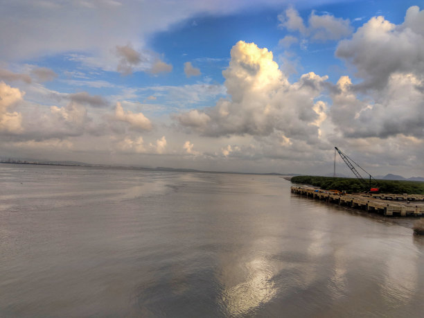 从火车上拍摄的海上照片图片下载