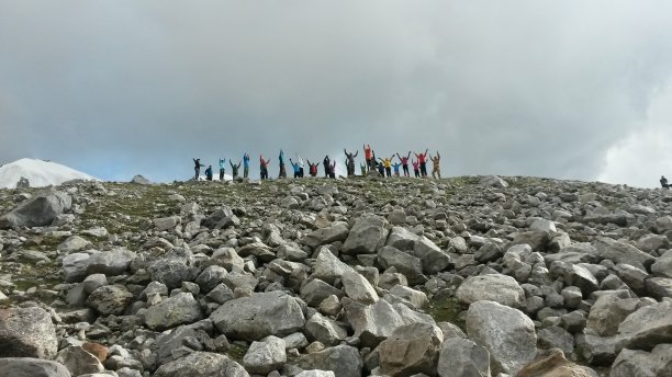早上在山上进行运动训练图片下载