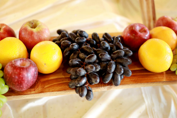 印度风味混合水果和蔬菜沙拉。健康食品食谱。图片下载