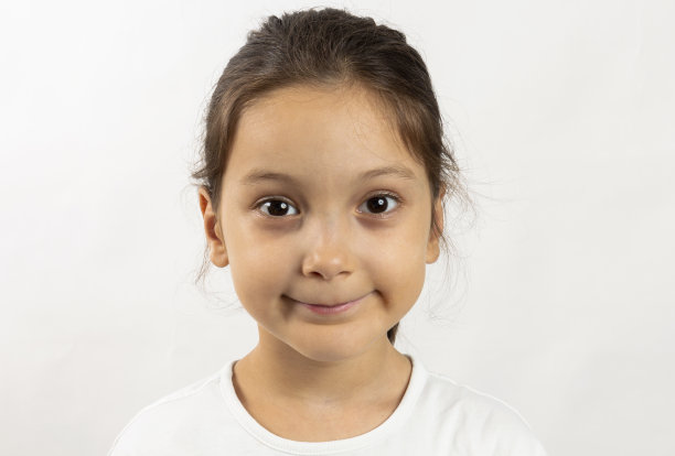 六岁女孩图片下载