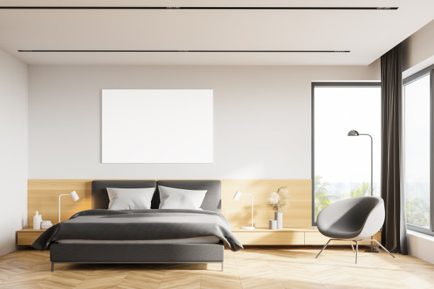 白色和木制的主卧室与海报图片下载
