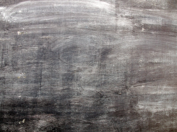 木质黑板上有白色粉笔污渍图片下载