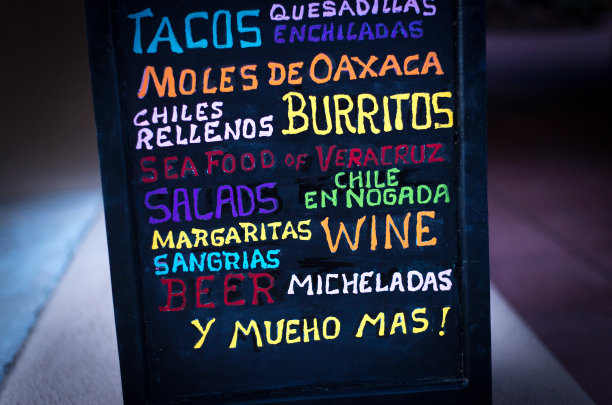 彩色手写黑板菜单与墨西哥食物图片下载