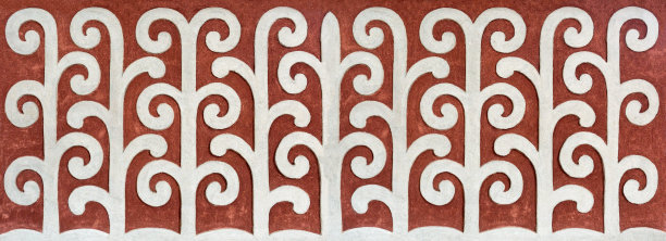 红色墙壁上的白色装饰图片下载