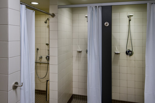 Lockeroom淋浴。图片下载