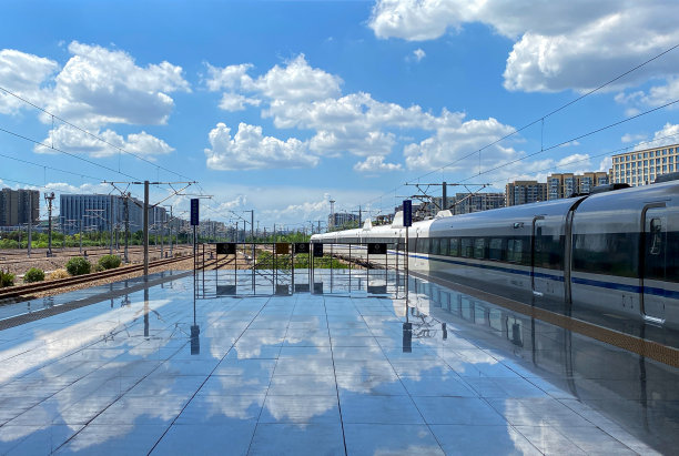 天气好的高铁站台。图片下载