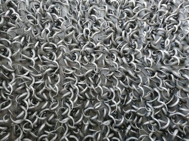 骷髅和角银恶魔图片下载