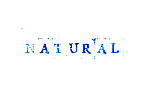 蓝色油墨的橡皮图章字天然在白纸背景上图片下载