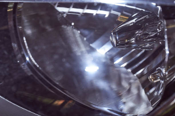 汽车大灯特写。宏观效果的照片。光的效果图片下载