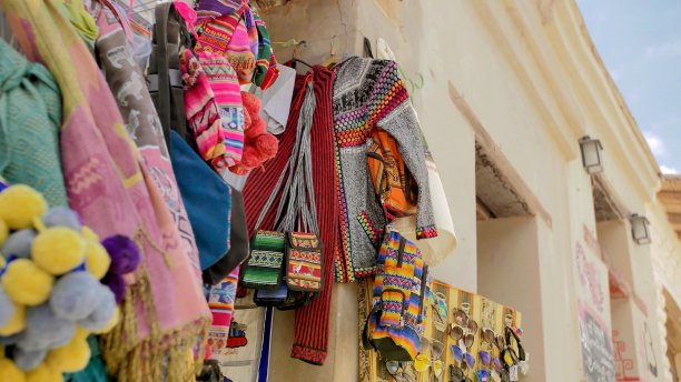 美洲拉丁街道上的一家服装店图片下载