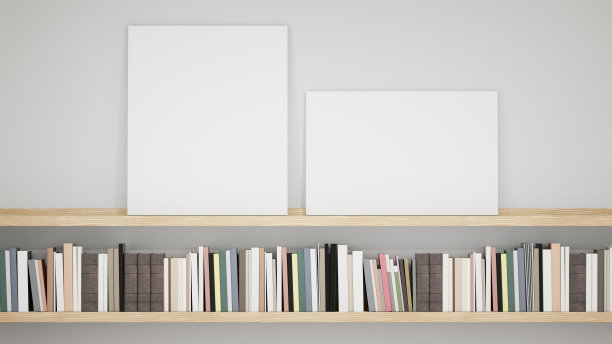 书本靠近空的画框。图片下载