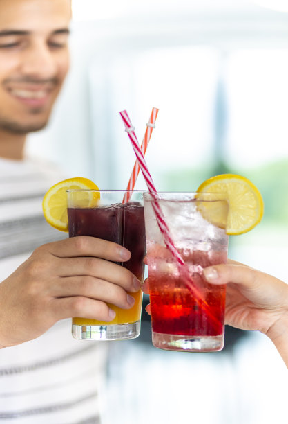 办公室鸡尾酒会特写图片下载