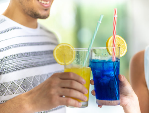 办公室鸡尾酒会特写图片下载