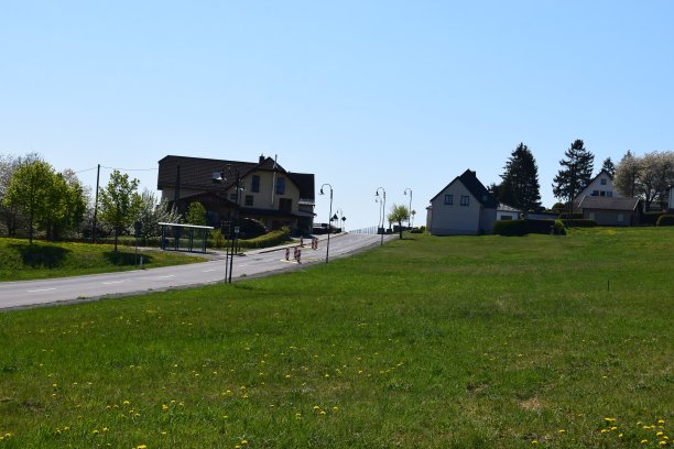 通往村庄的路Nürburg图片下载