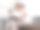 一位年长的亚洲妇女喜欢和她的孙女一起读书。图片下载