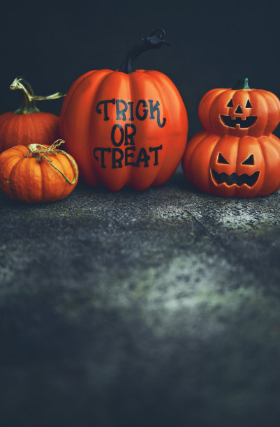 万圣节背景与各种南瓜和Trick or Treat消息图片下载