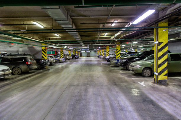 地下停车场和汽车图片下载