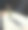 桌上的玻璃杯里放着野花和水图片下载