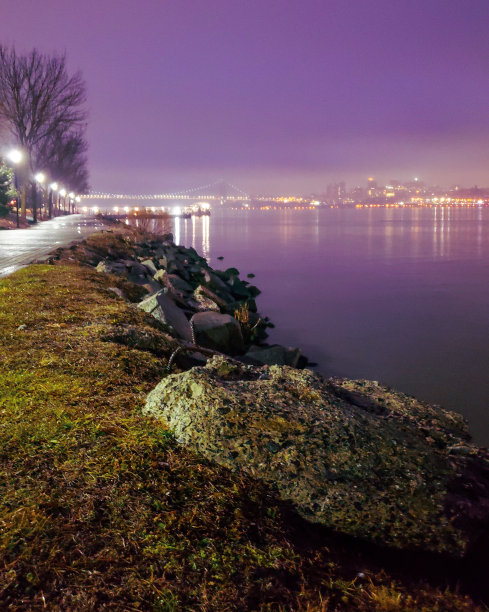 雾蒙蒙的日出图片下载