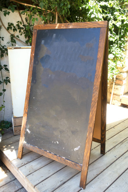 人行道黑板街道标志图片下载