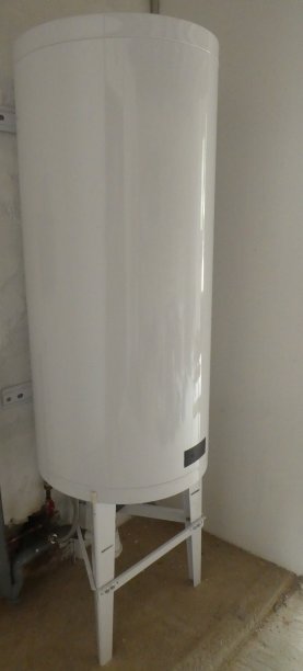 安装热水气球(电热水器)图片下载