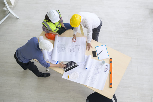 俯视图工程人正在开会，工程人，企业工作，团队合作的理念。图片下载
