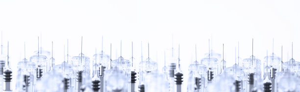 全景一排各种明亮的注射器图片下载