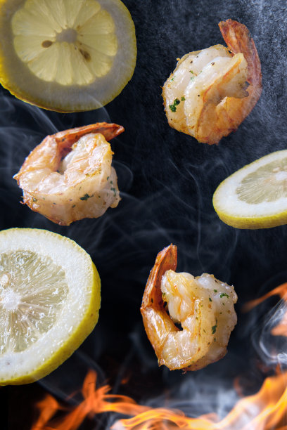 搅拌烹饪柠檬虾图片下载