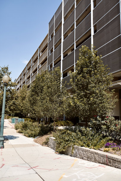 位于丹佛市中心的现代办公和商业建筑图片下载